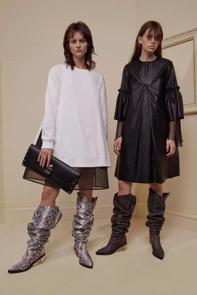 Look 18